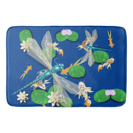 Koi Carp, Water Lily und Blue Dragonflies Badematte (Vorderseite)