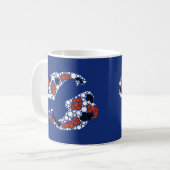 Koi Fisch in Dosen Kaffeetasse (Vorderseite Links)
