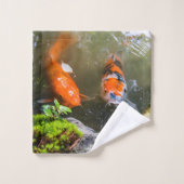 Koi-Fisch in einem Teich Badhandtuch Set (Waschlappen)