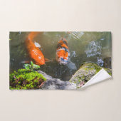 Koi-Fisch in einem Teich Badhandtuch Set (Handtuch)