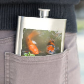 Koi-Fisch in einem Teich Flachmann (Beispiel)