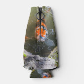 Koi-Fisch in einem Teich Flaschenkühler (Rückseite)