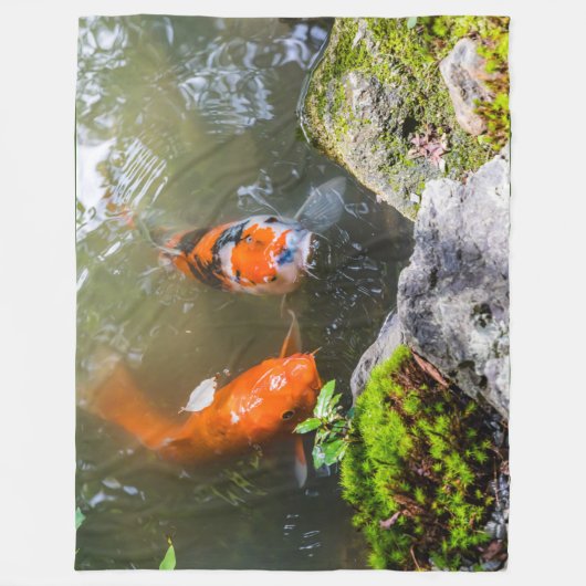 Koi-Fisch in einem Teich Fleecedecke (Vorderseite)