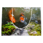 Koi-Fisch in einem Teich Große Geschenktüte (Vorderseite)