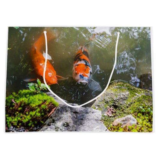 Koi-Fisch in einem Teich Große Geschenktüte (Vorderseite)