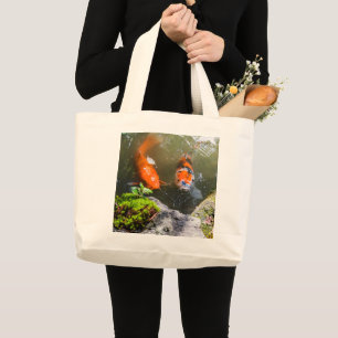 Koi-Fisch in einem Teich Jumbo Stoffbeutel