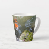 Koi-Fisch in einem Teich Milchtasse (Rechte Ecke)