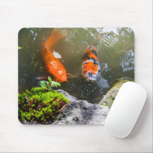 Koi-Fisch in einem Teich Mousepad