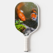 Koi-Fisch in einem Teich Pickleball Schläger (Rückseite)