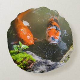 Koi-Fisch in einem Teich Rundes Kissen