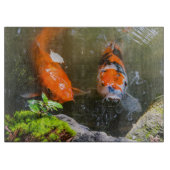 Koi-Fisch in einem Teich Schneidebrett (Vorderseite)