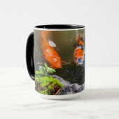 Koi-Fisch in einem Teich Tasse (Vorderseite Links)