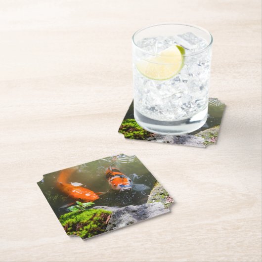 Koi-Fisch in einem Teich Untersetzer (Vor Ort)