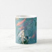 Koi-Fische schwimmen im Teich Kaffeetasse (Mittel)