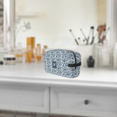 Koi Fish and Water Lily Blue Chinoiserie Monogram Waschbeutel