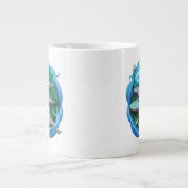 Koi Fish ‚GEBOREN OF DRAGONFLY‘ Jumbo-Tasse (Vorderseite)