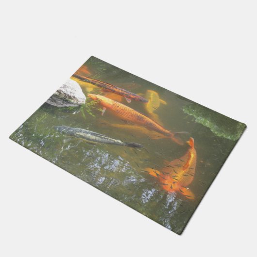 Koi im Teich Fußmatte (Schrägansicht)