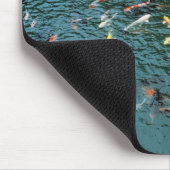 Koi in einem Teich Mousepad (Ecke)