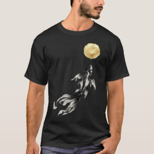 Koi-Karpfen und goldener Mond T-Shirt