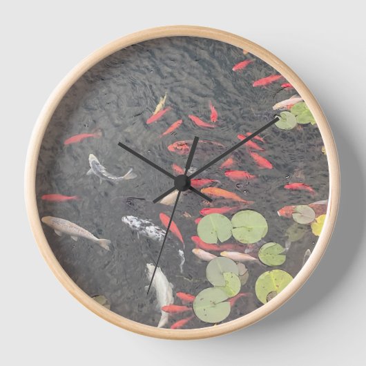 Koi Pond Clock in Orangen und Grüntönen Uhr (Vorderseite)