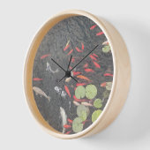 Koi Pond Clock in Orangen und Grüntönen Uhr (Winkel)