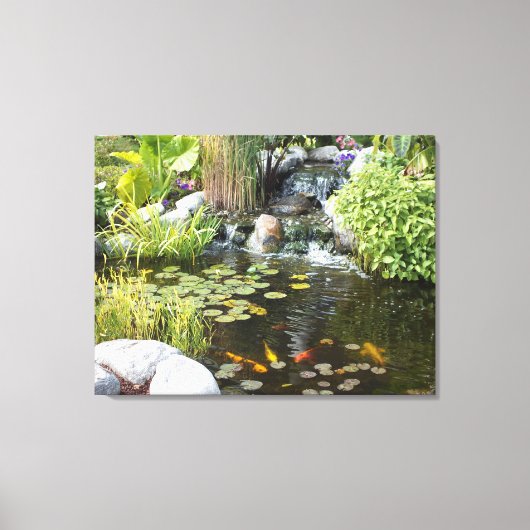 Koi Pond mit Wasserfall Leinwanddruck (Vorderseite)