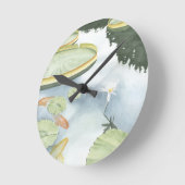 Koi-Teich-Reflektion mit Fisch und Lilien Runde Wanduhr (Winkel)