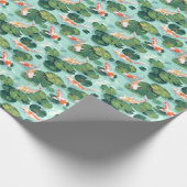 Koi und Wasserlilien in einem Teich Geschenkpapier (Ecke)