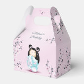 Kokeshi Doll Cherry Blossom Dusty Pink Geschenkschachtel (Rückseite)