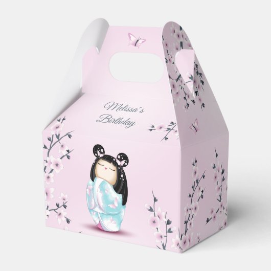 Kokeshi Doll Cherry Blossom Dusty Pink Geschenkschachtel (Rückseite)