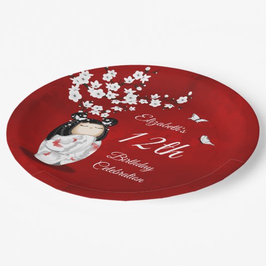 Kokeshi Doll Cherry Blossom | Girl´s Birthday Pappteller (Schrägansicht)