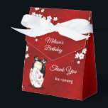 Kokeshi Doll White Red Birthday Thank You Geschenkschachtel<br><div class="desc">A cute kokeshi doll in a white kimono with red butterflies. With white cherry blossoms on a shimmering red background and a custom thank you birthday text for girl´s birthday´s.</div>