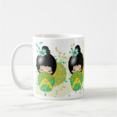 Kokeshi Puppen in der grünen und gelben Tasse (Links)