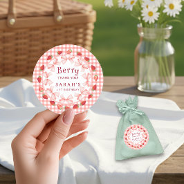Kokette Berry erster Geburtstag Rot Gingham Runder Aufkleber