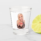 Kokette blonde Thunder_Cove Schnapsglas (Vorderseite)