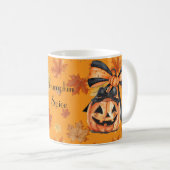 Kokette Kürbis-Gewürz-Halloween Kaffeetasse (VorderseiteRechts)