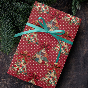 Kokette Patchwork-Weihnachtsbäume rote Tupfen Geschenkpapier