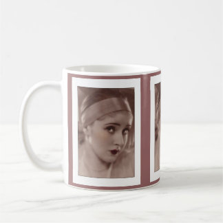 kokette Schönheit aus dem Deco-Zeitalter Kaffeetasse