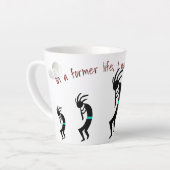 Kokopelli—Ehemaliges Leben—Latte Tasse (Linke Ecke)