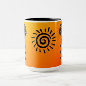 Kokopelli mit dem amerikanischen Sonnensymbol Tasse (Zentrum)