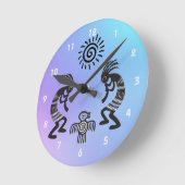 Kokopelli mit Indianersonne und Indianervogel Runde Wanduhr (Winkel)