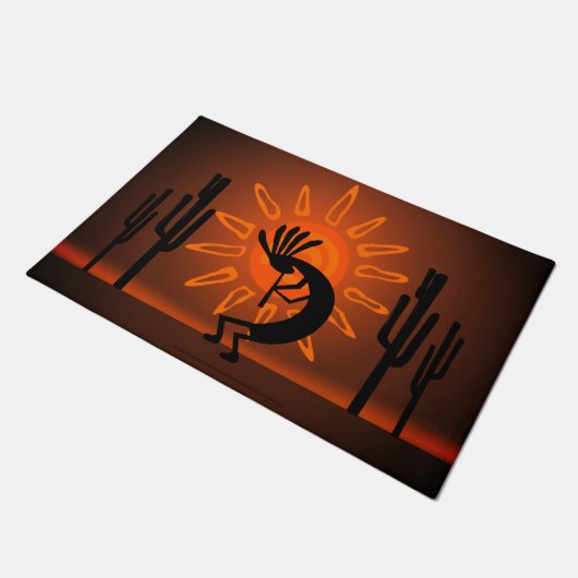 Kokopelli Sun Bronzed Sunset Wüste Fußmatte (Schrägansicht)