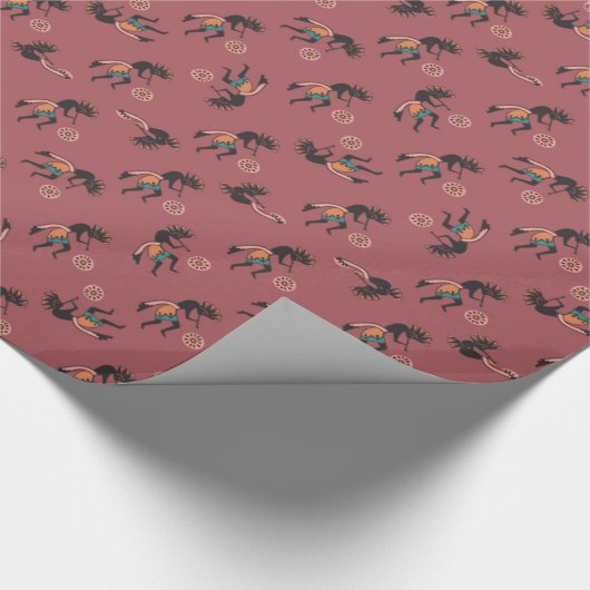 Kokopelli Trickster Pattern Burgundy Geschenkpapier (Ecke)