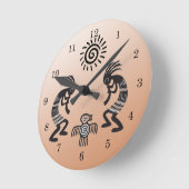 Kokopelli With Native Sun and Native Bird Symbol Runde Wanduhr (Winkel)