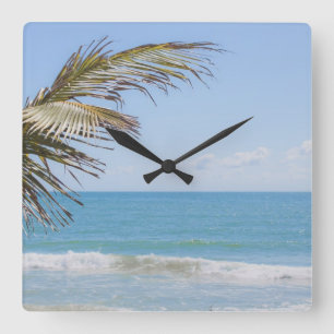 Kokosnuss-Palme und blaue Seestrand-Fotografie Quadratische Wanduhr
