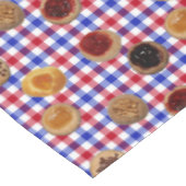 Kolaches auf tschechischem Karo tablecloth Tischdecke (Schrägansicht)