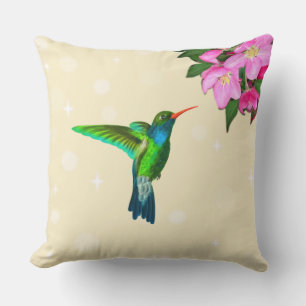 Kolibri & Apfelblüten auf Hellbeige Kissen