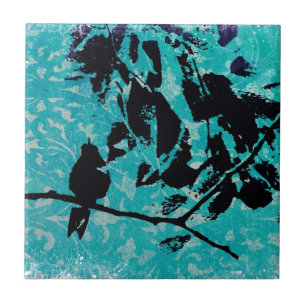 Kolibri-Silhouette auf blauem Grunge-Hintergrund Fliese