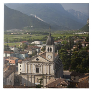 Kollegialkirche am Morgen, Arco, Trento Fliese