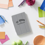 Kollegium der Vater der nächsten Stufe von Saint J iPad Mini Hülle<br><div class="desc">Schild dein Gerät mit einem Deckel, der Stärke, Zweck und Glauben widerspiegelt. Dieses minimalistische Design mit dem fett formulierten Satz St. Joseph: Tore der nächsten Stufe neben dem mächtigen Symbol von drei Nägeln ehrt die stille Kraft des ultimativen spirituellen Vaters. Der graue Hintergrund bietet ein schlankes, modernes Aussehen - aber...</div>